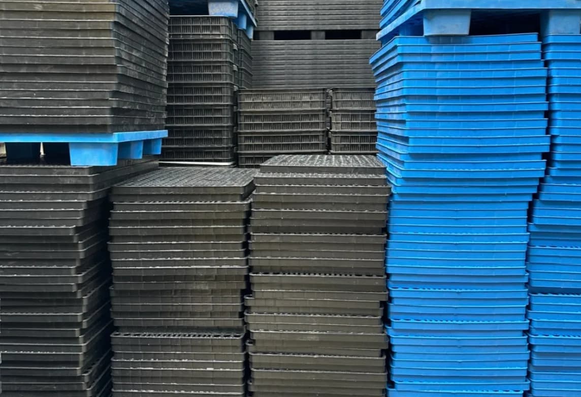 Pallet Lót Sàn Không Chân Giúp Hàng Hóa Tránh Xa Độ Ẩm Và Nấm Mốc