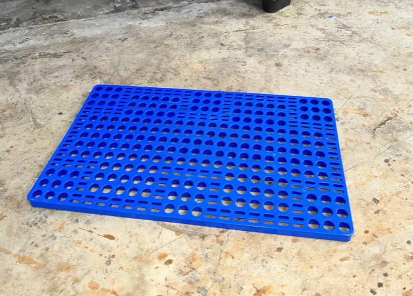 Cách lựa chọn pallet lót sàn kho phù hợp để bảo vệ hàng hóa