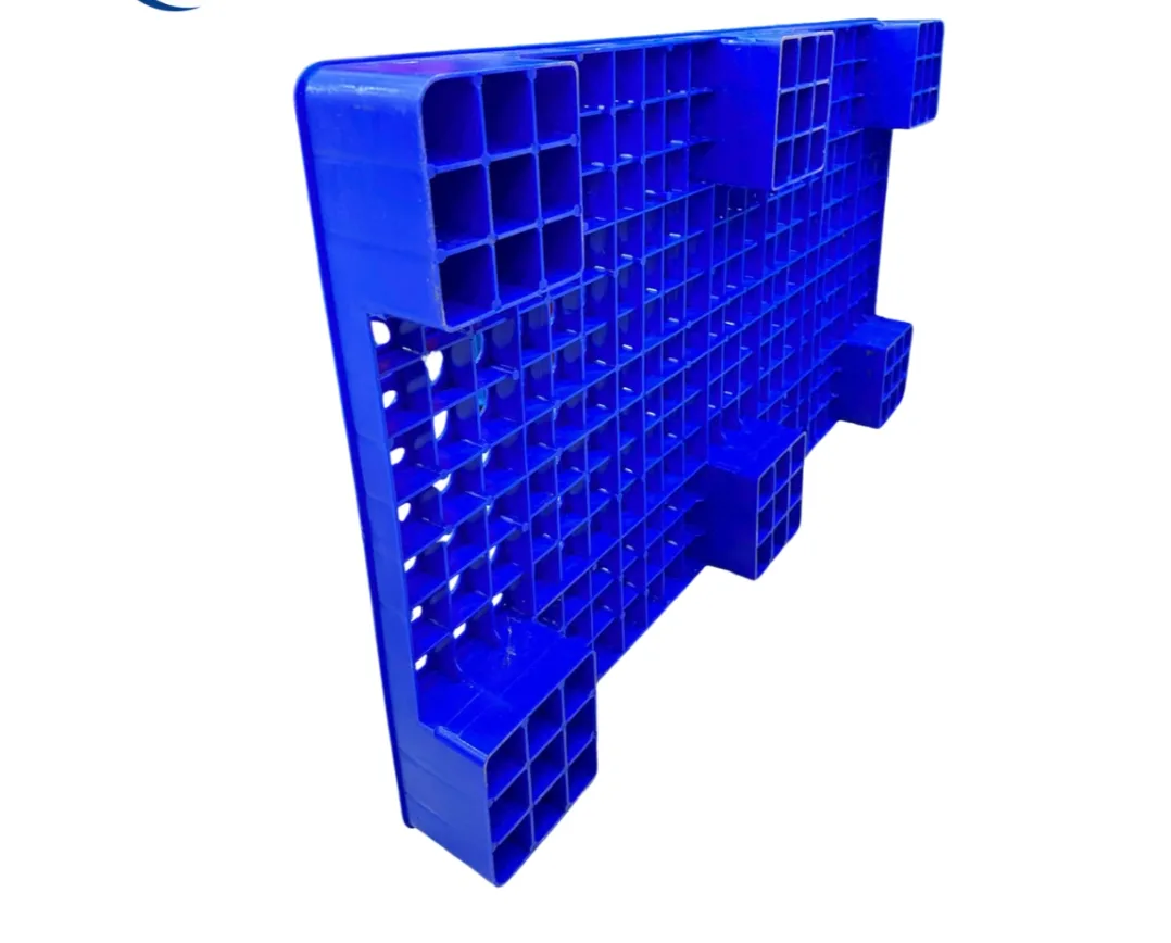 Những ưu điểm nổi bật của pallet nhựa nhập khẩu